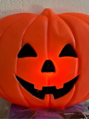 Classic Orange Jack-O'-Lantern Pumpkin Light. 14x19